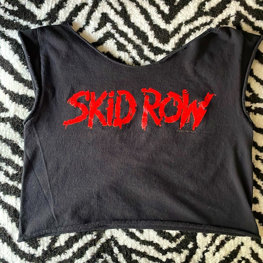 Custom Cut Skid Row Cropped T-Shirt. Size Small. Youth Gone Wild. 80’s Metal.